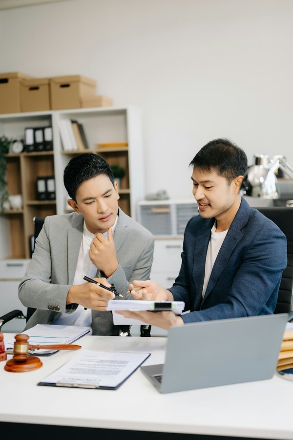 Meilleurs conseils pour choisir un avocat en contrat informatique